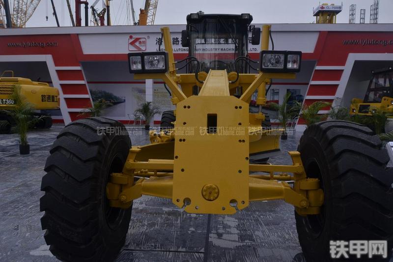 洛阳路通PY165C平地机局部