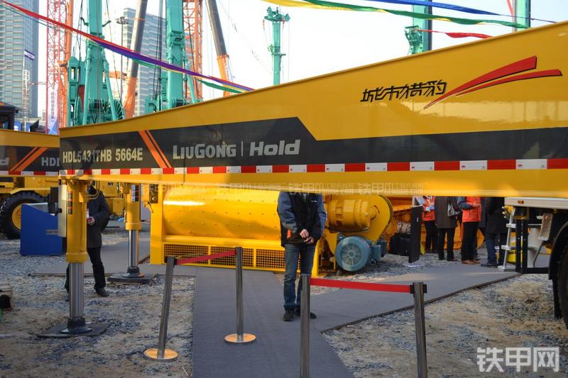 鸿得利HDL5431THB(5664E)泵车局部