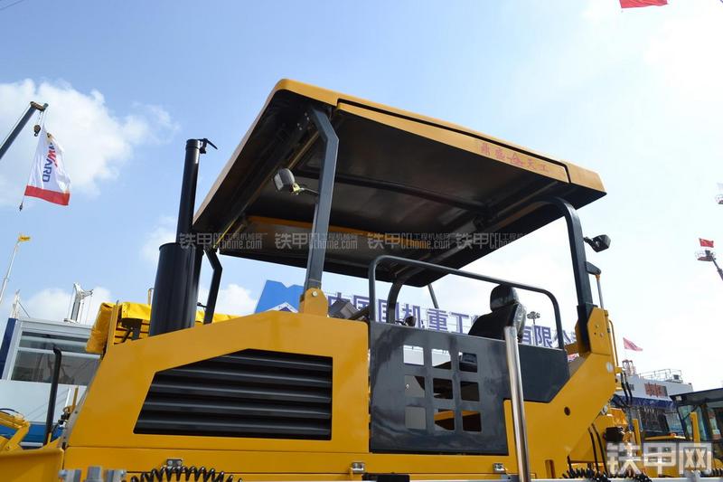 天工WTL6000B沥青摊铺机局部