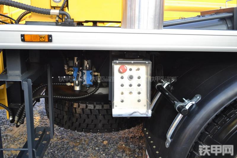 鸿得利HDL5431THB(5664E)泵车局部