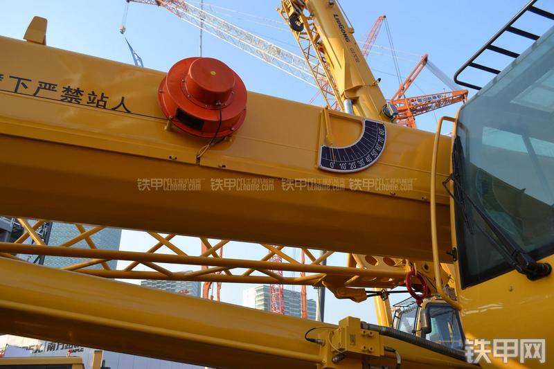 柳工CLG-TC200起重机局部