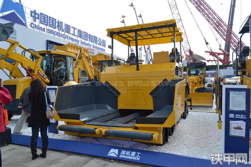 天工WTL6000B沥青摊铺机整机外观