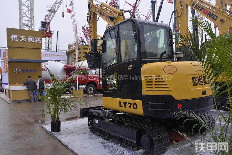 洛阳路通LT70挖掘机局部