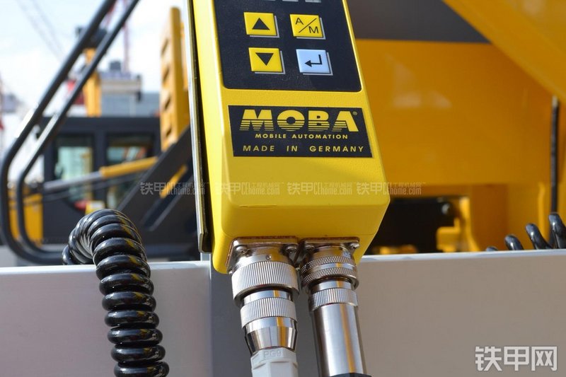 天工WTL6000B沥青摊铺机局部