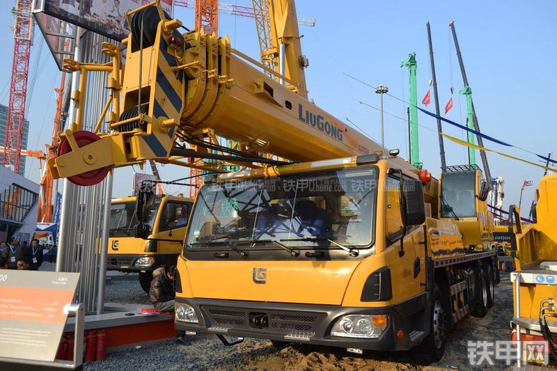 柳工CLG-TC200起重机整机外观