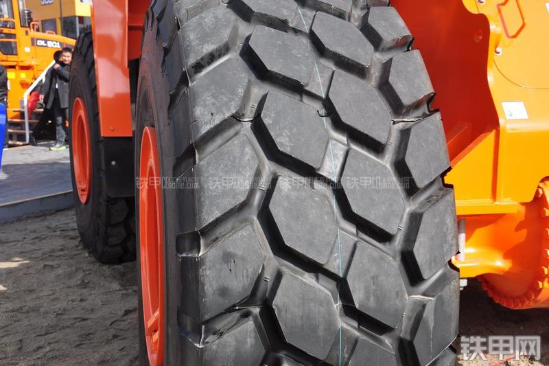 迪万伦DL550装载机局部