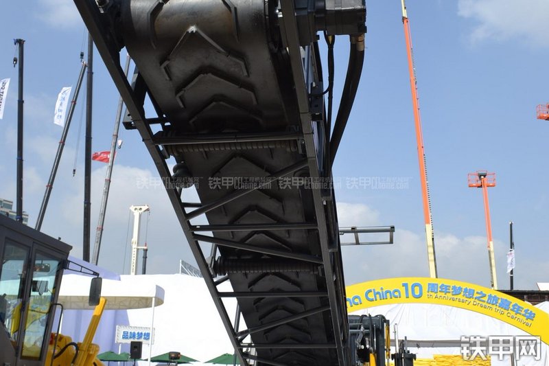 天工LXL1200F铣刨机局部