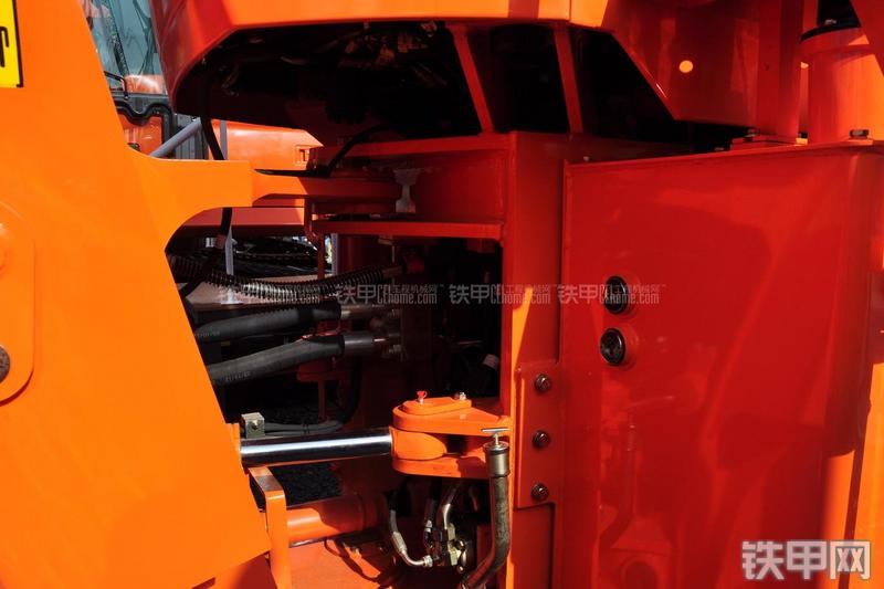 迪万伦DL507装载机局部