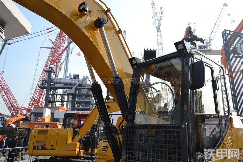 柳工CLG918E挖掘机局部