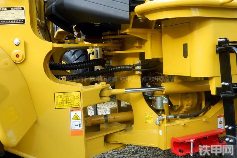 成工CG956G装载机局部