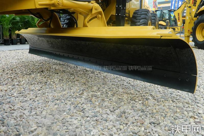 成工MG1320C平地机局部