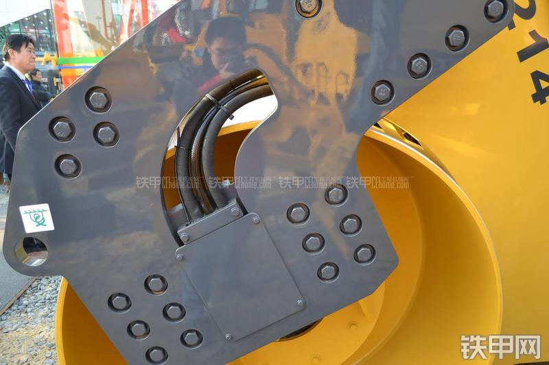 柳工CLG6214压路机局部