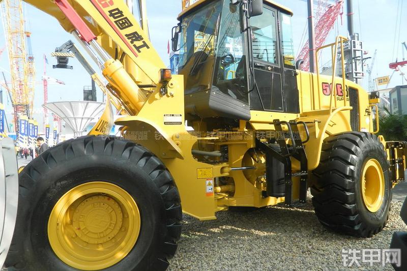 成工ZL50E-3天然气装载机整机外观