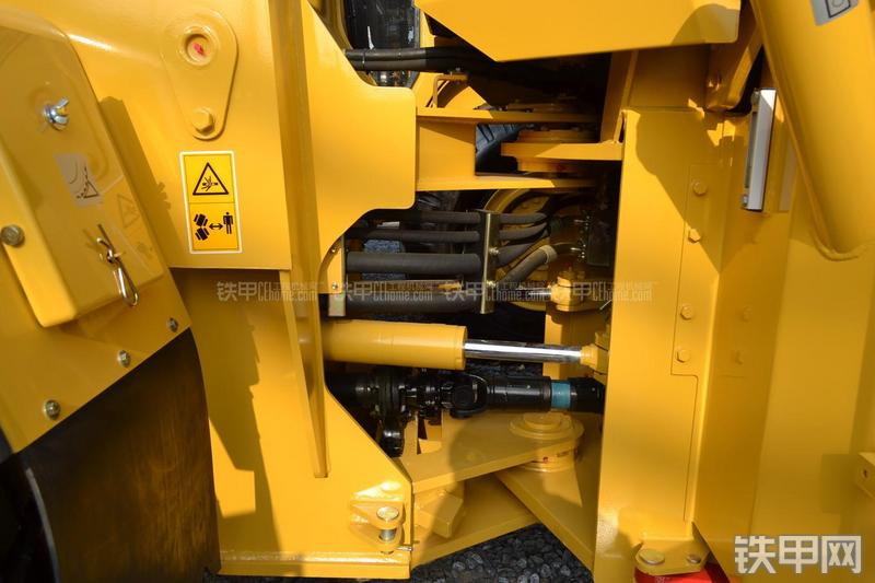 柳工CLG835装载机局部