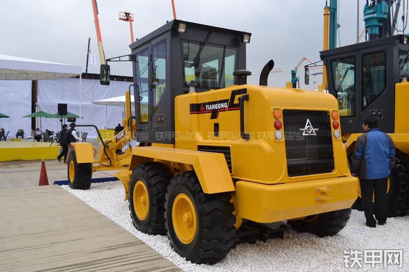 天工PY120M平地机局部