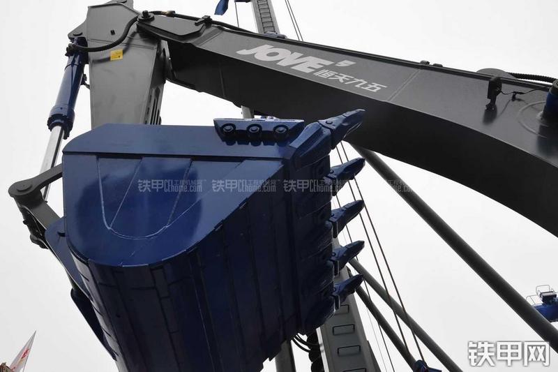 恒天九五JV365LC挖掘机局部