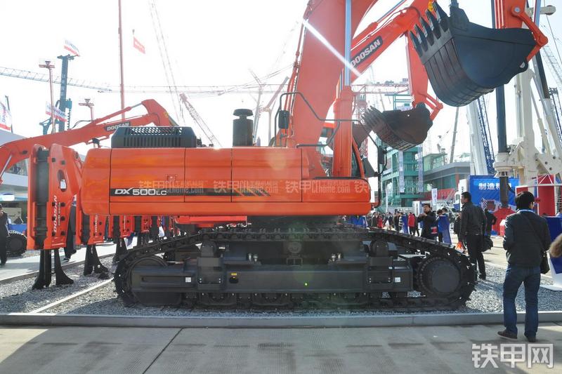 迪万伦DX500LC挖掘机局部