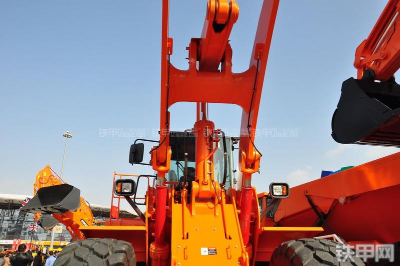 迪万伦DL550装载机局部