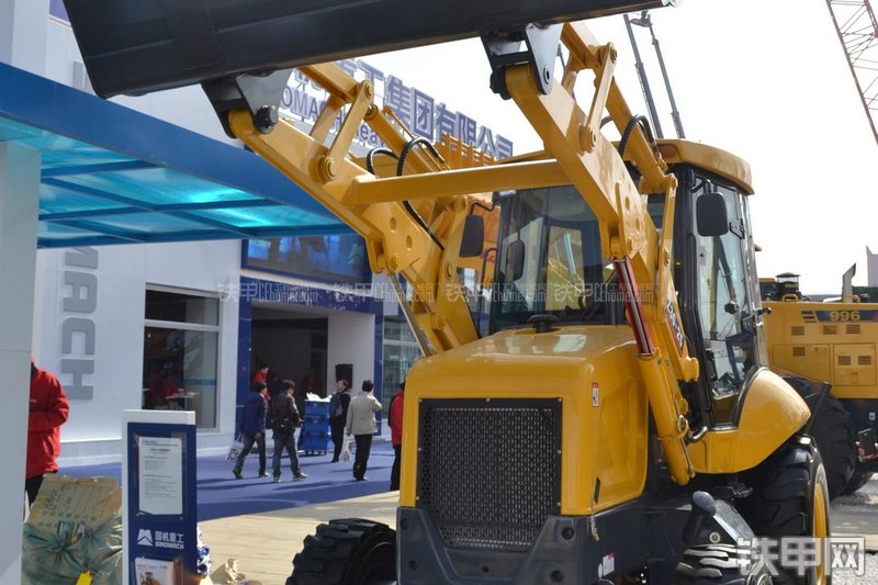 天工WZ30-25挖掘装载机整机外观