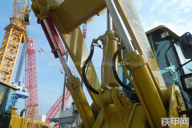 成工CG956H装载机局部