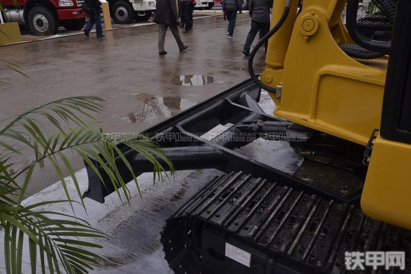 洛阳路通LT70挖掘机局部