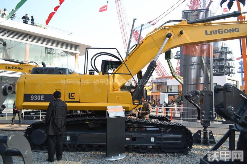 柳工CLG930E挖掘机整机外观