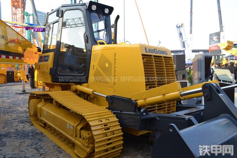柳工CLGB110推土机整机外观