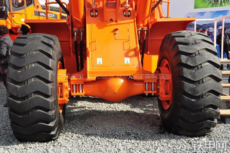 迪万伦DL501装载机局部