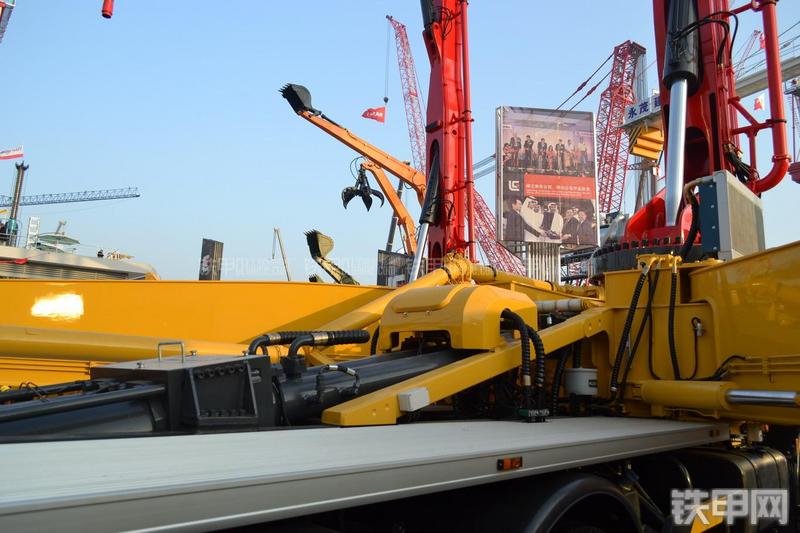 鸿得利HDL5431THB(5664E)泵车局部