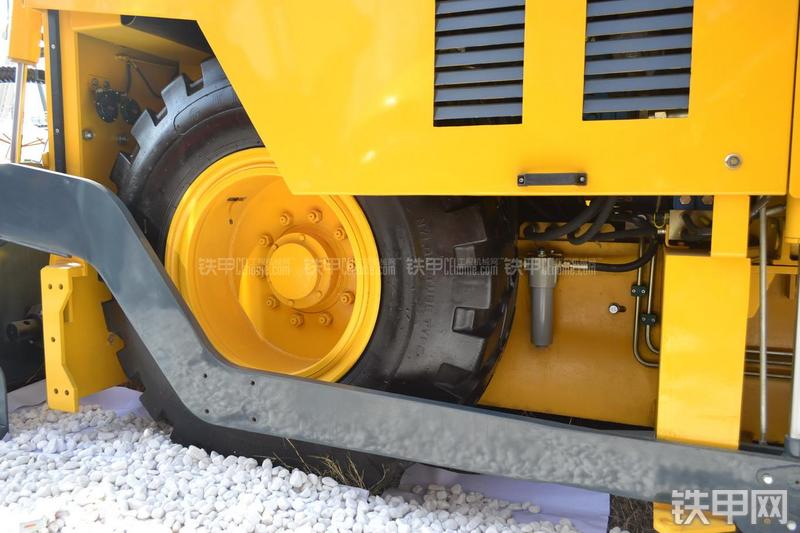 天工WTL6000B沥青摊铺机局部