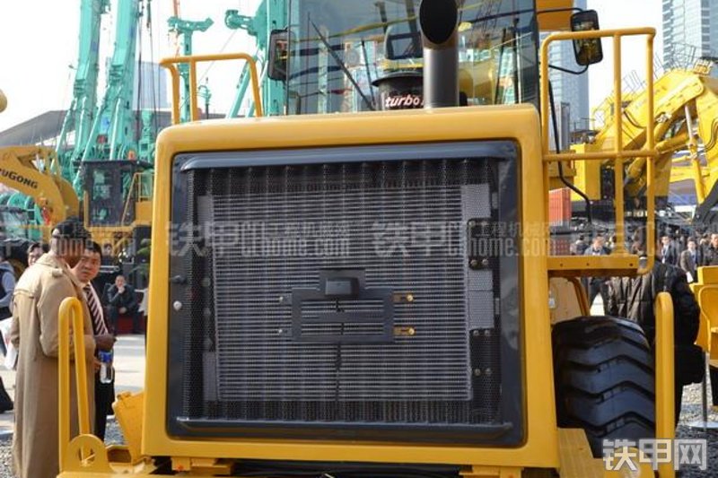 柳工CLG835装载机整机外观