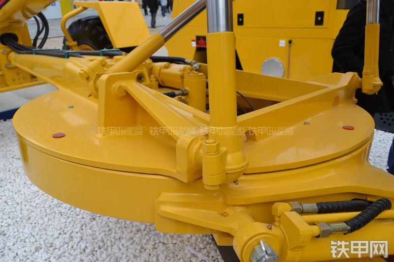 天工PY200M平地机局部