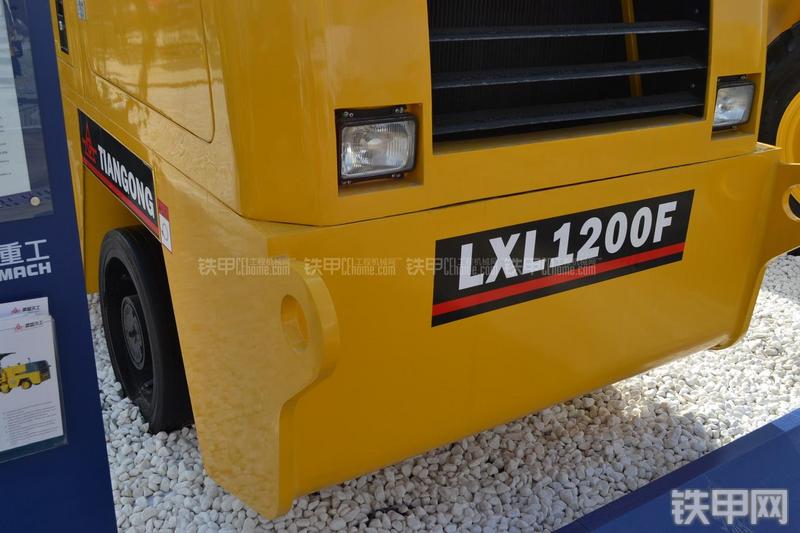 天工LXL1200F铣刨机局部