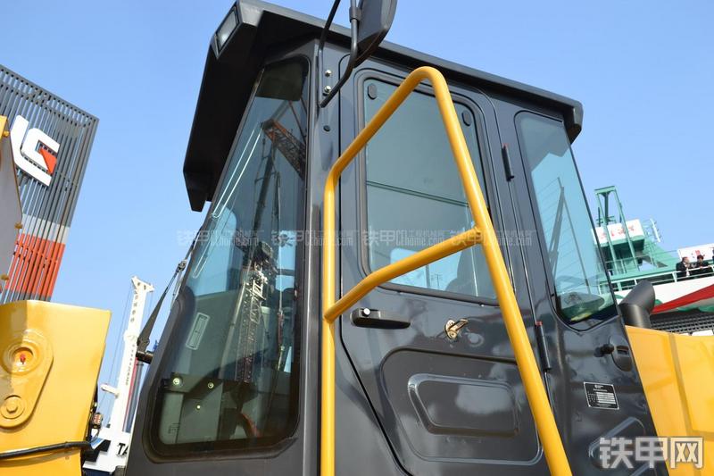 柳工CLG856叉装式叉装车局部