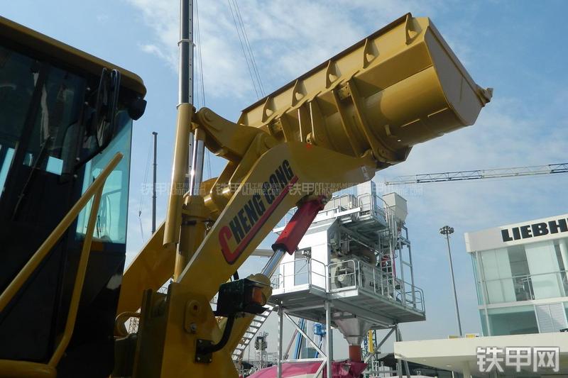 成工CG956H装载机局部