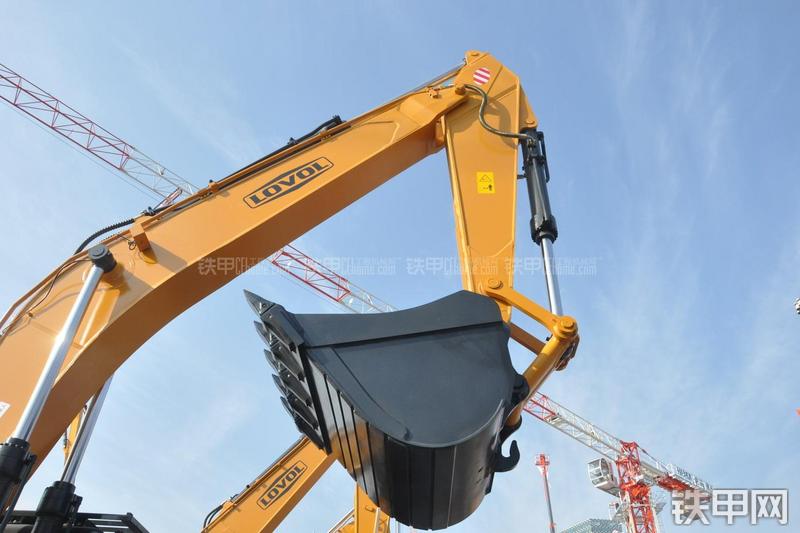 雷沃重工FR460-ETX+挖掘机局部