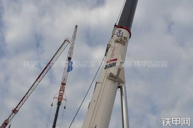 京城重工QY130E起重机局部