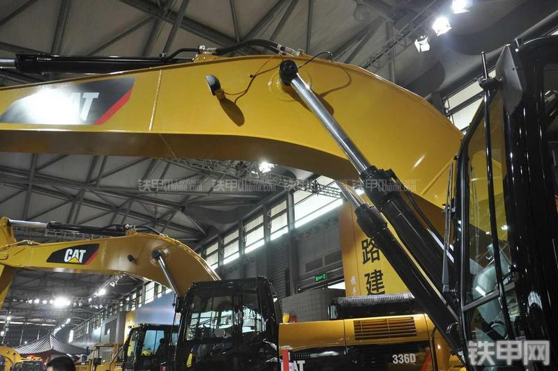 卡特彼勒329D挖掘机局部