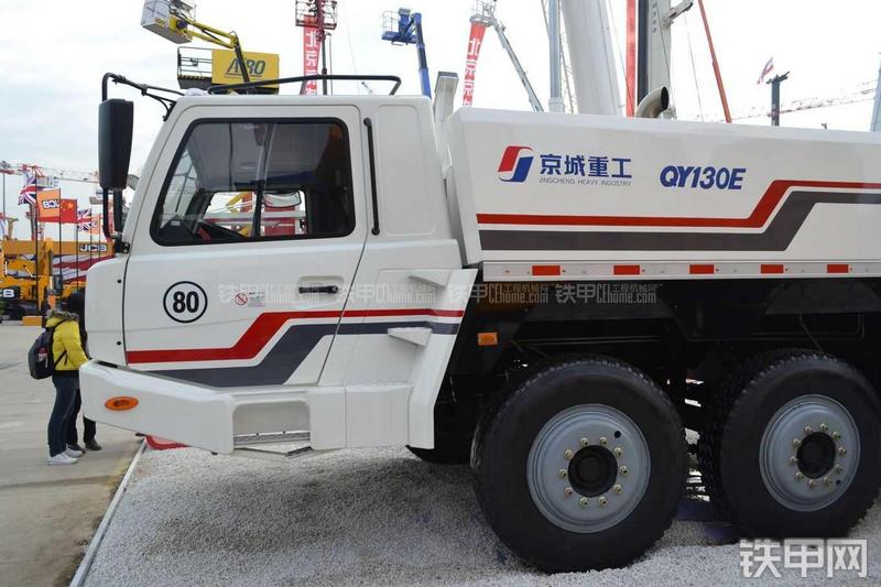 京城重工QAY160E起重机局部