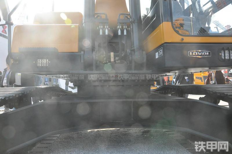 雷沃重工FR260-ETX挖掘机局部