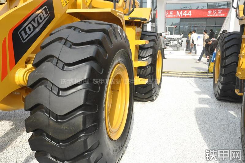 雷沃重工FL955F-ETX装载机局部