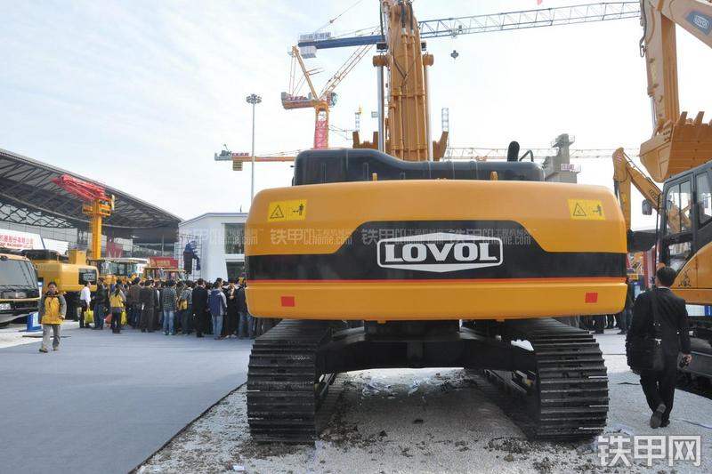 雷沃重工FR360-7挖掘机整机外观