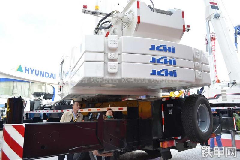 京城重工QAY160E起重机局部