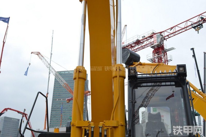 国机重工ZG3210-9C挖掘机局部