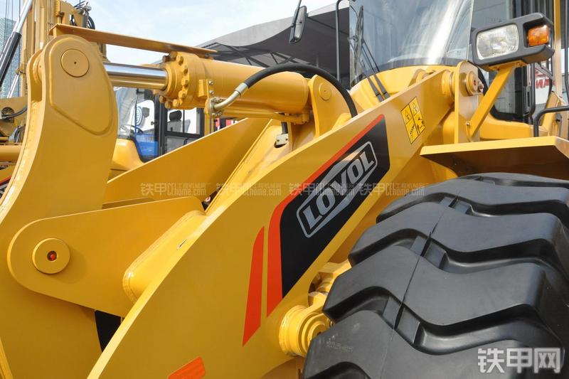 雷沃重工FL955F-ETX装载机局部