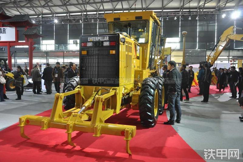 卡特彼勒120K平地机整机外观