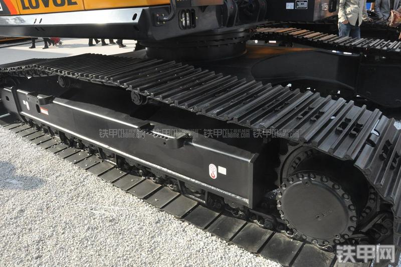 雷沃重工FR260-ETX挖掘机局部