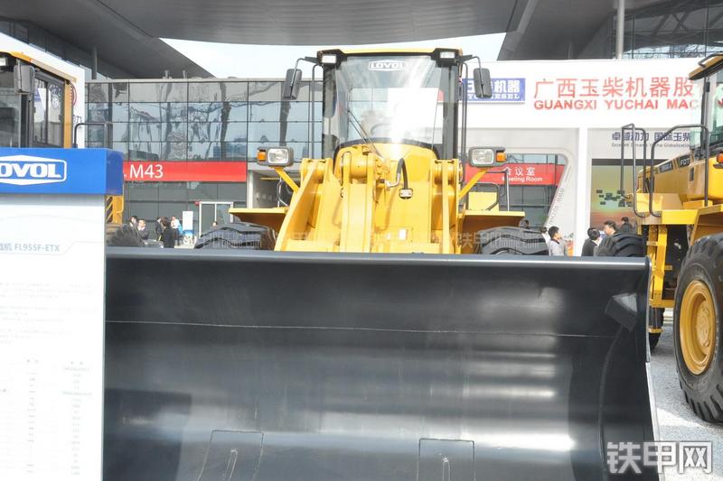 雷沃重工FL955F-ETX装载机局部