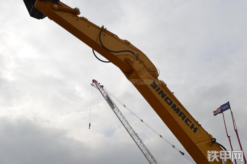 国机重工ZG3210-9C挖掘机局部