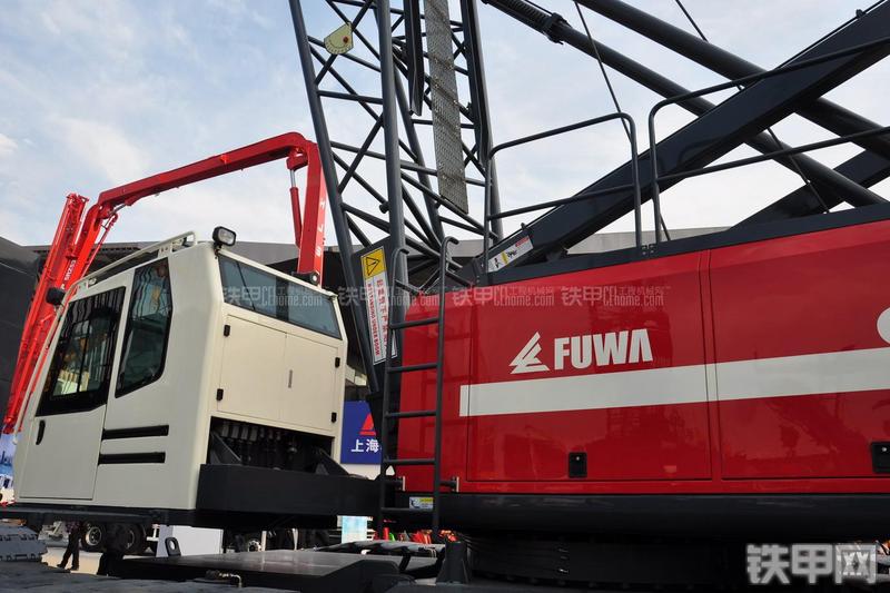 抚挖重工FWX225起重机局部